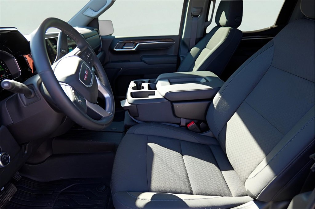 New 2025 GMC Sierra 1500 Elevation image 9