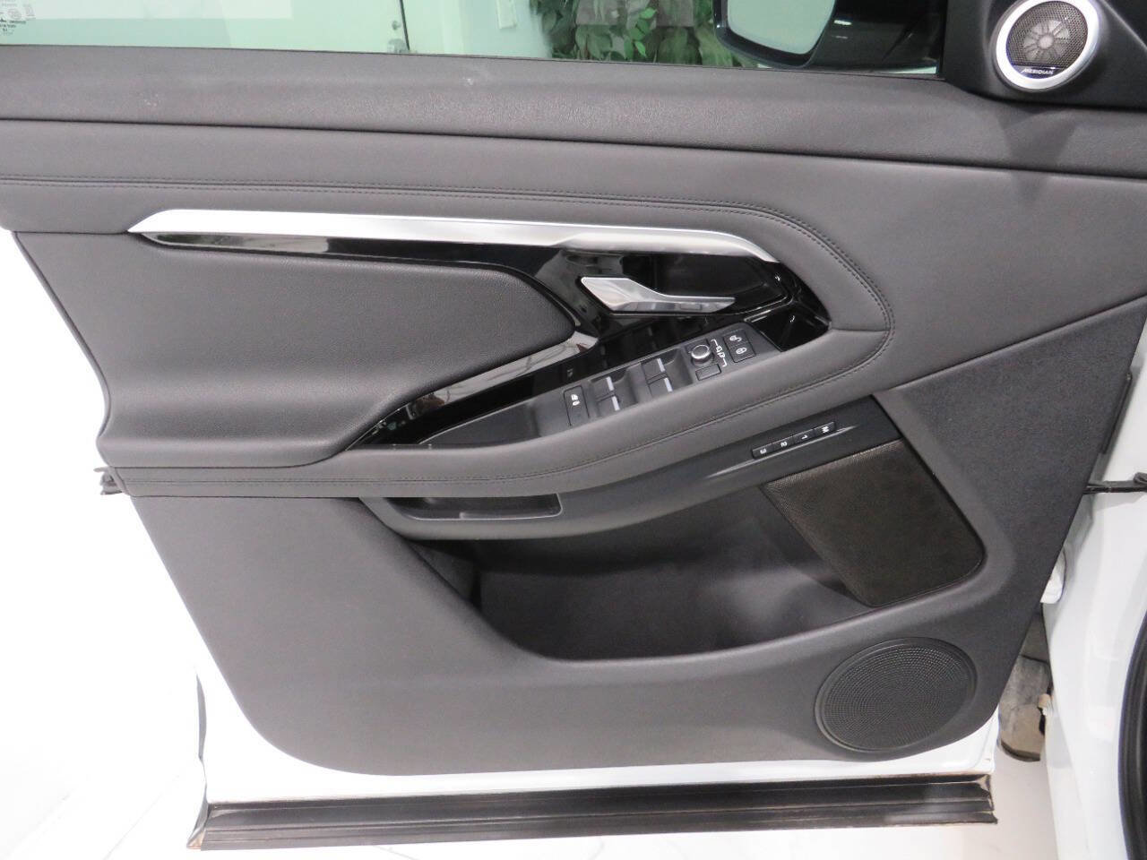 Used 2020 Land Rover Range Rover Evoque R-Dynamic S image 28