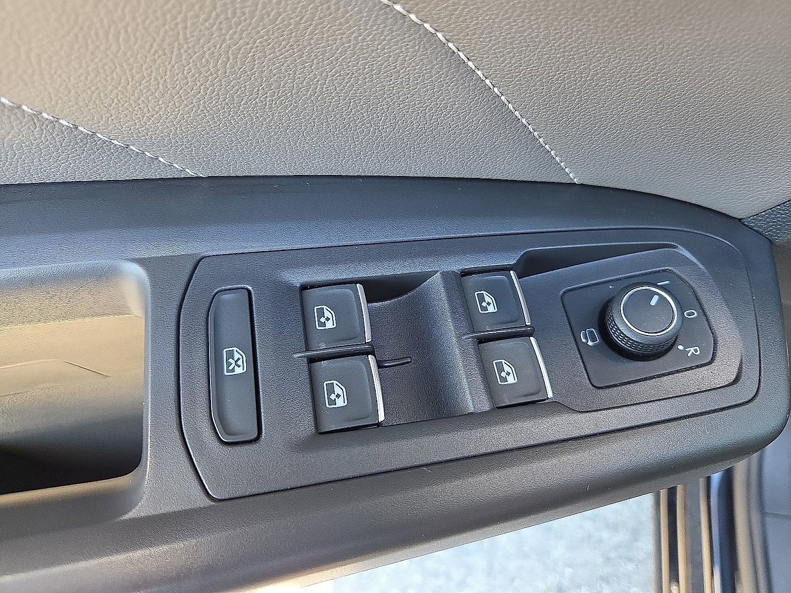 Used 2023 Volkswagen Atlas Cross Sport SEL Premium R-Line image 15