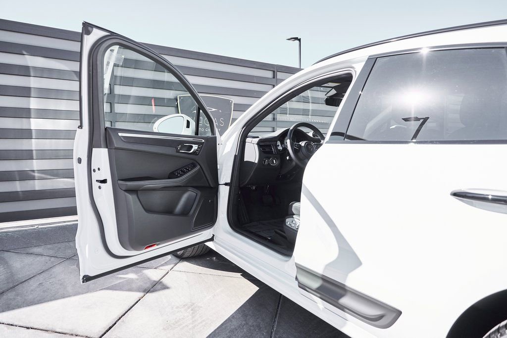 Used 2025 Porsche Macan GTS image 33