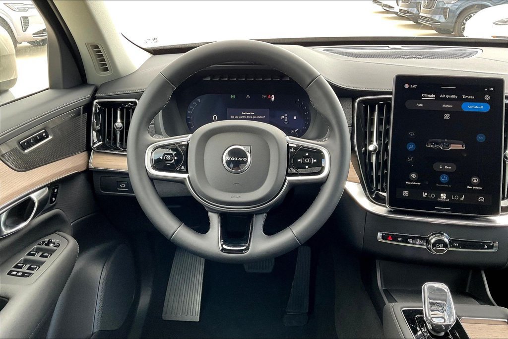 New 2026 Volvo XC90 B5 Plus w/ Protection Package Premier AWD/4WD image 13