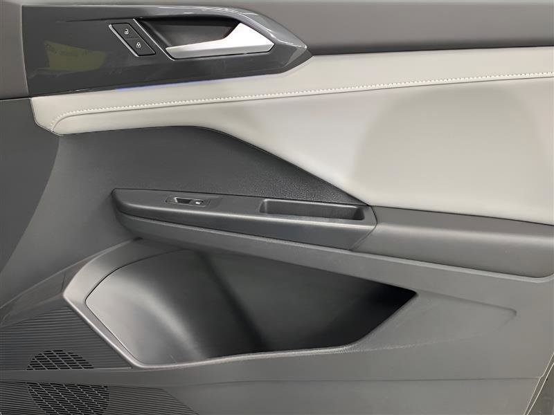 Used 2022 Volkswagen Taos SEL image 15