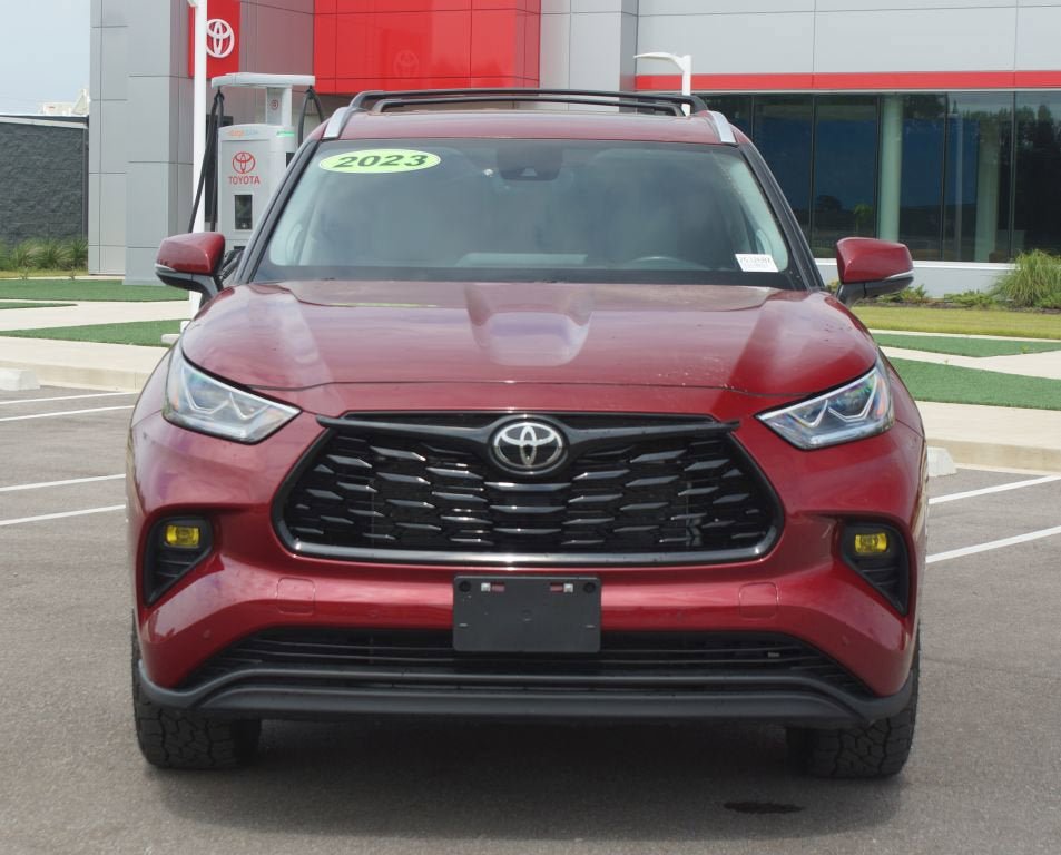 Used 2023 Toyota Highlander Limited FWD image 25