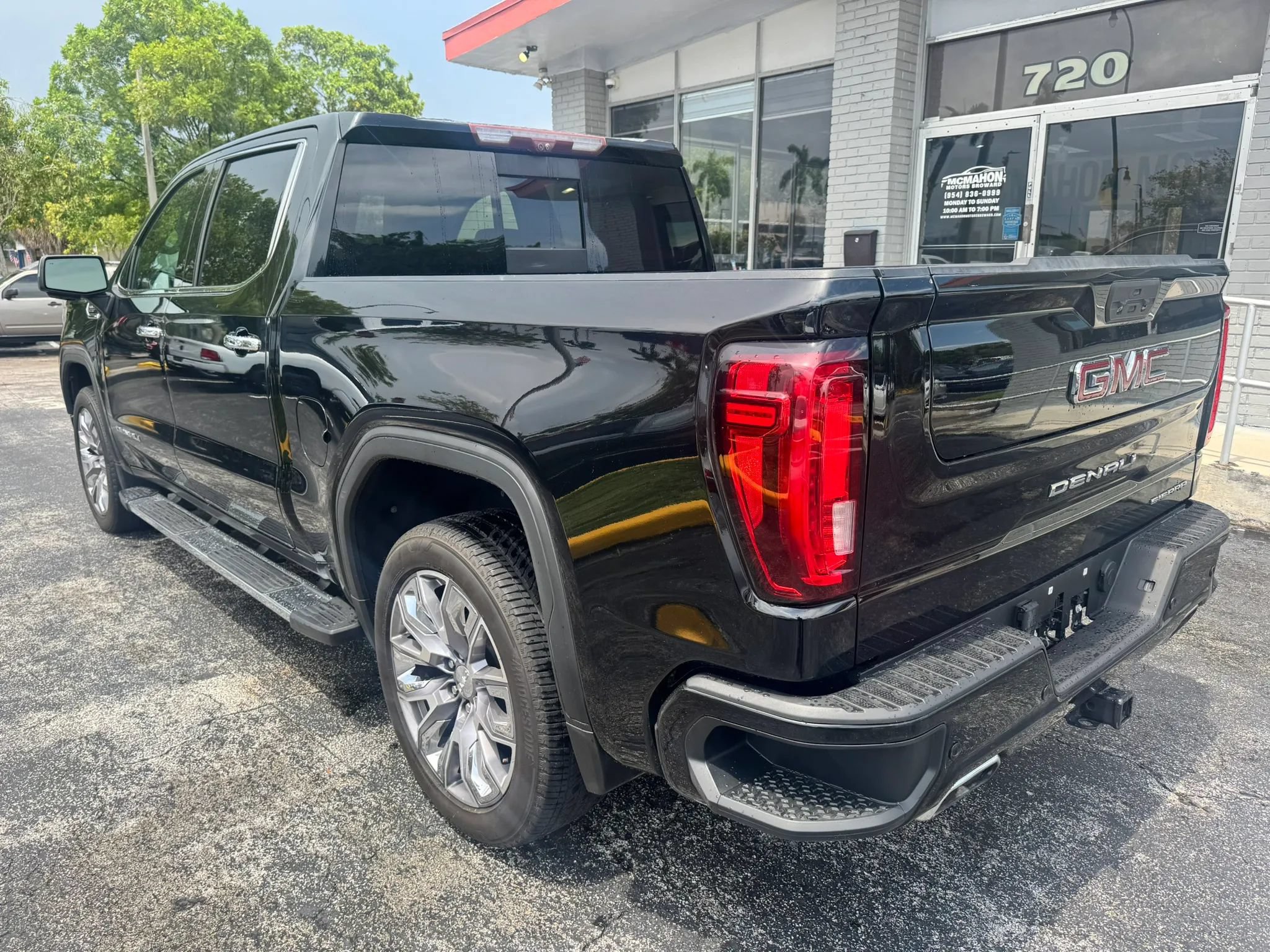 Used 2020 GMC Sierra 1500 Denali w/ Technology Package AWD/4WD image 6