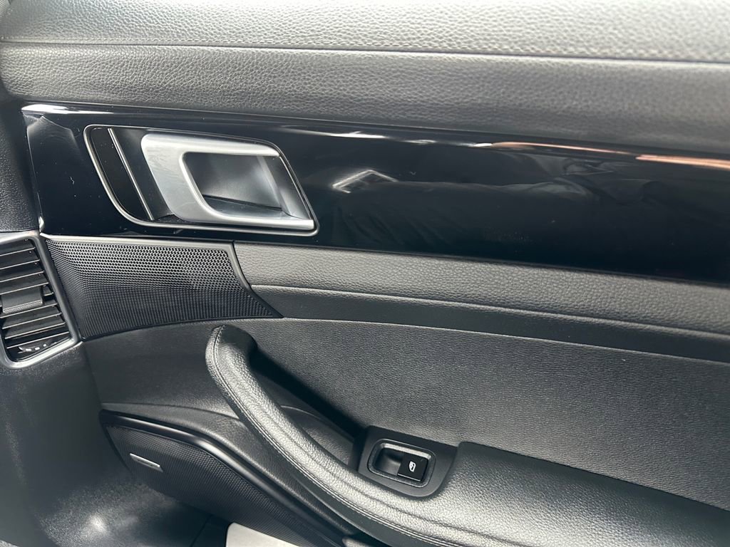 Used 2019 Porsche Panamera 4 image 36