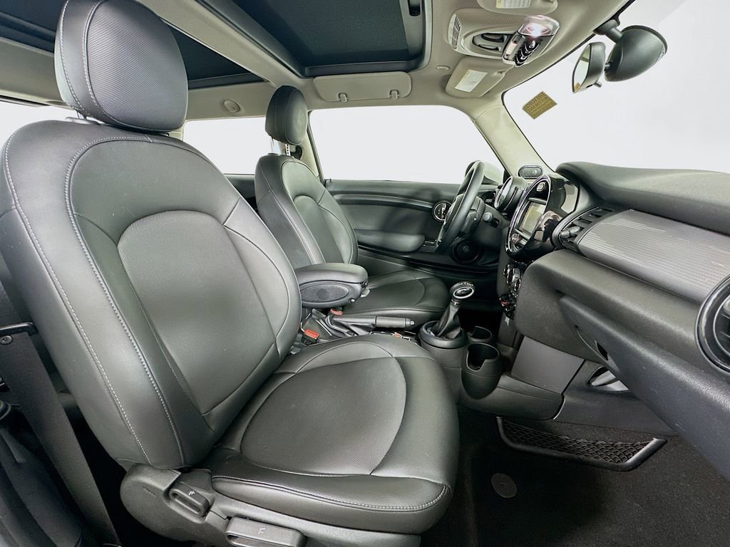 Used 2018 MINI Cooper 2-Door Hardtop image 27