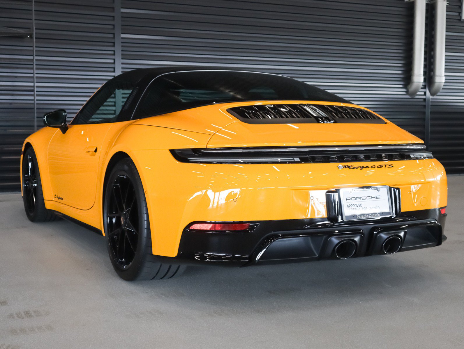 Certified 2025 Porsche 911 Targa 4 GTS AWD/4WD image 3