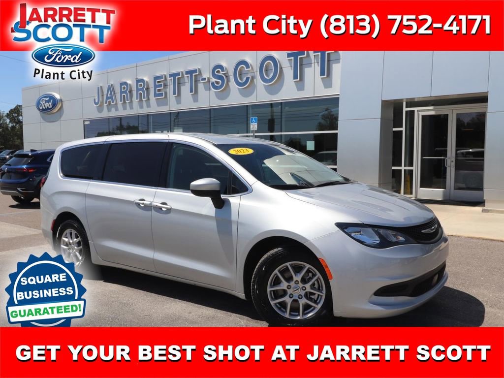 Used 2023 Chrysler Voyager LX image 1