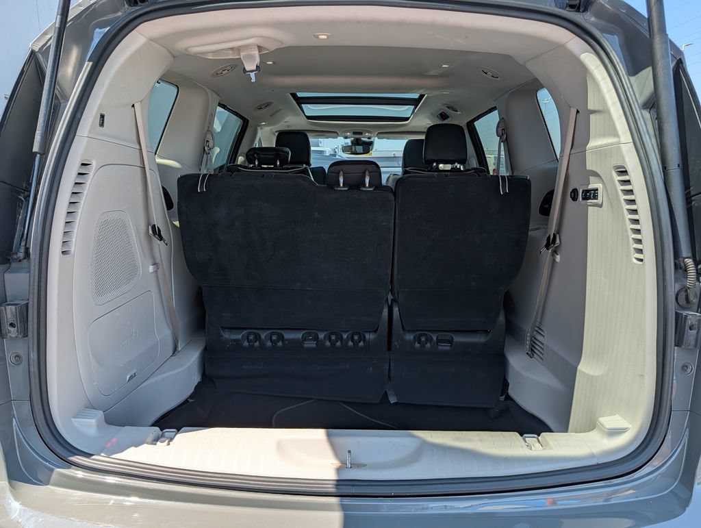 Used 2022 Chrysler Pacifica Limited FWD image 7