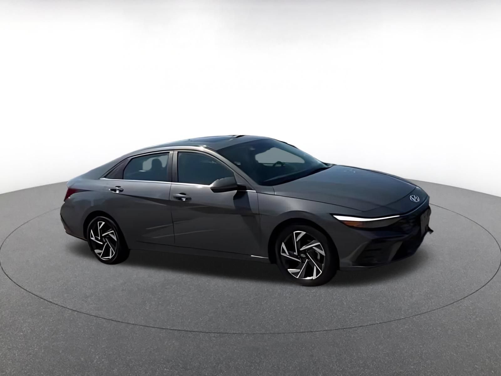 Used 2025 Hyundai Elantra Limited FWD image 14