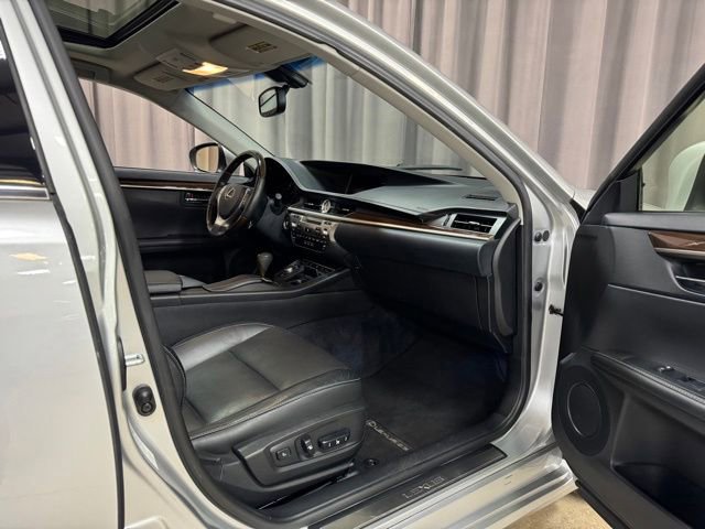 Used 2014 Lexus ES 350 w/ Luxury Package FWD image 8