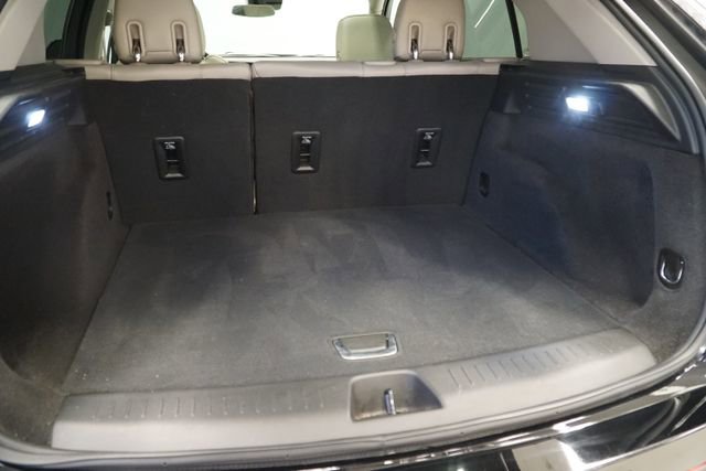 Used 2022 Cadillac XT4 Luxury w/ Cold Weather Package image 6