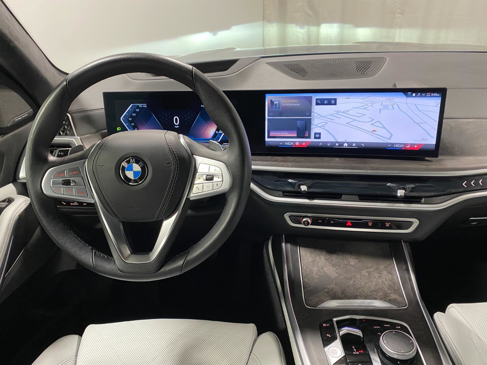 Certified 2025 BMW X7 xDrive40i w/ Premium Package image 2