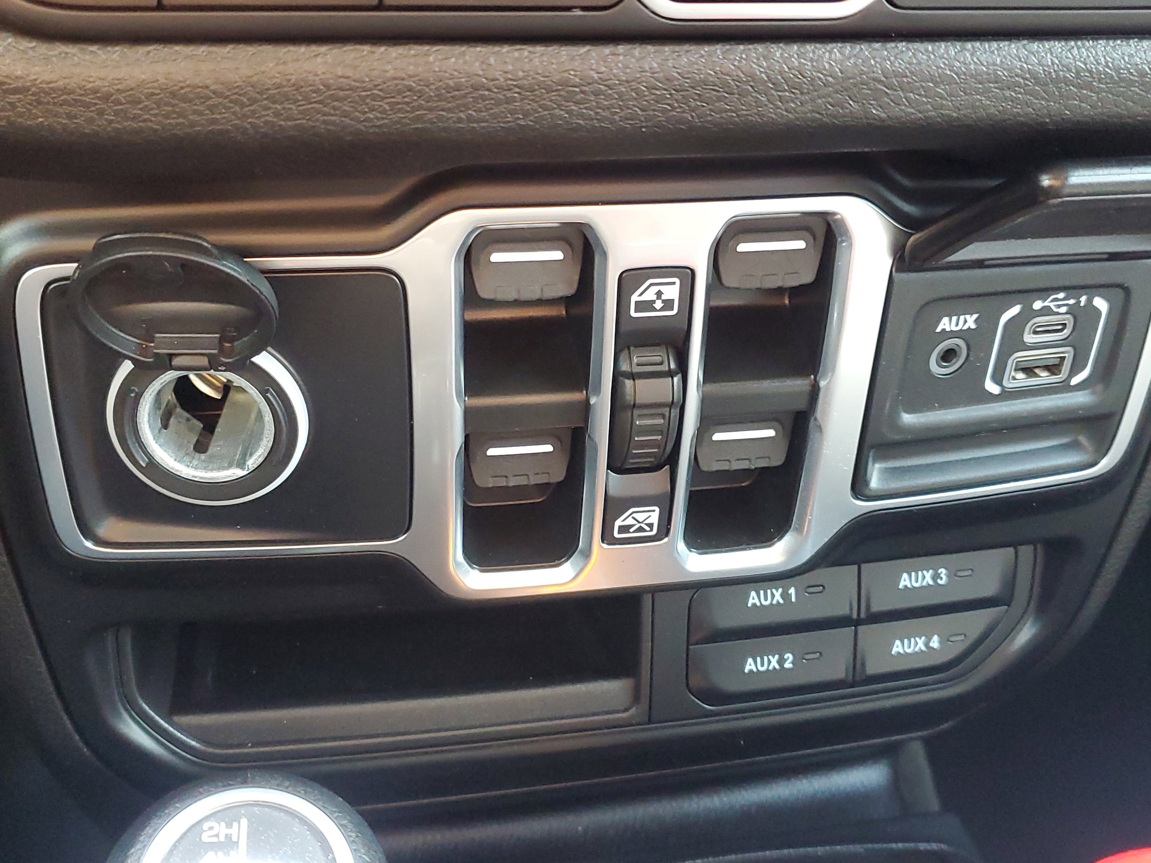 Used 2025 Jeep Gladiator Sport AWD/4WD image 23