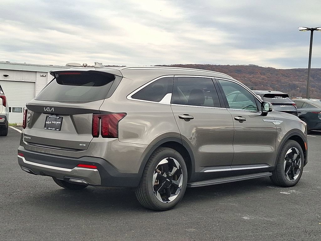 Certified 2025 Kia Sorento EX image 6