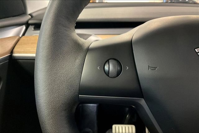 Used 2023 Tesla Model Y Performance image 18