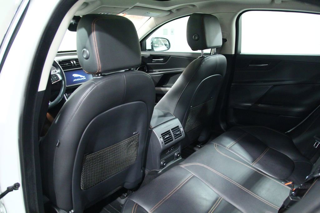 Used 2019 Jaguar XE Prestige image 27
