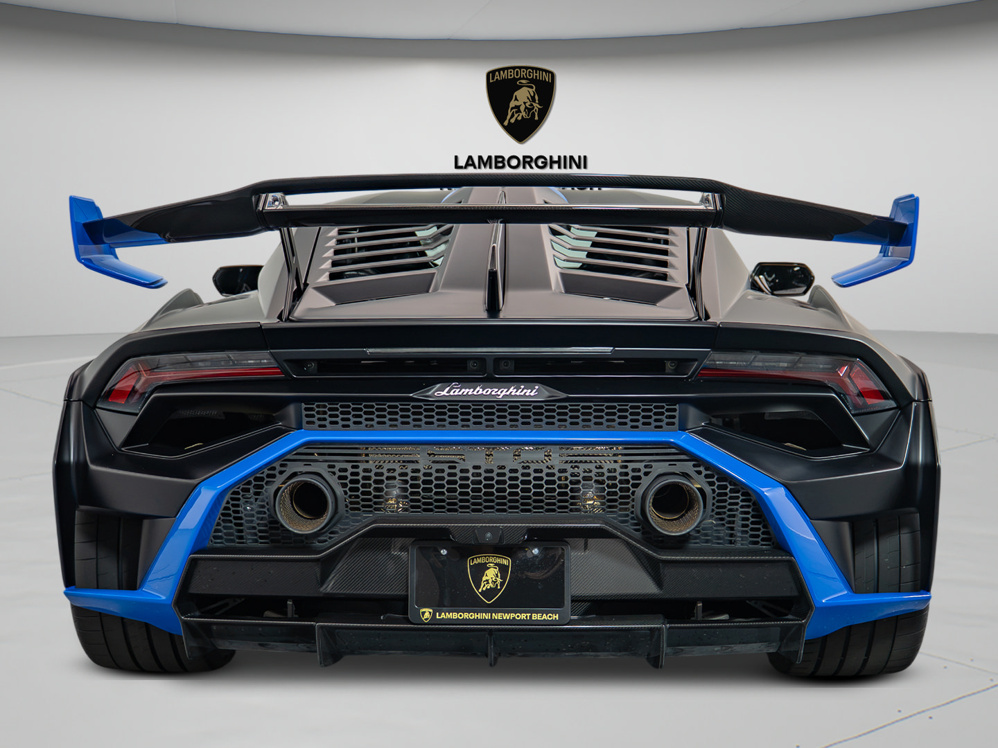 Used 2024 Lamborghini Huracan STO RWD image 5