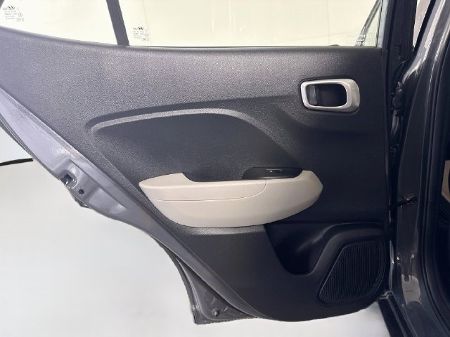 Used 2024 Hyundai Venue SEL FWD image 25