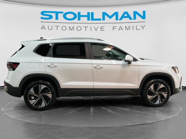 Certified 2026 Volkswagen Taos SE AWD/4WD image 4