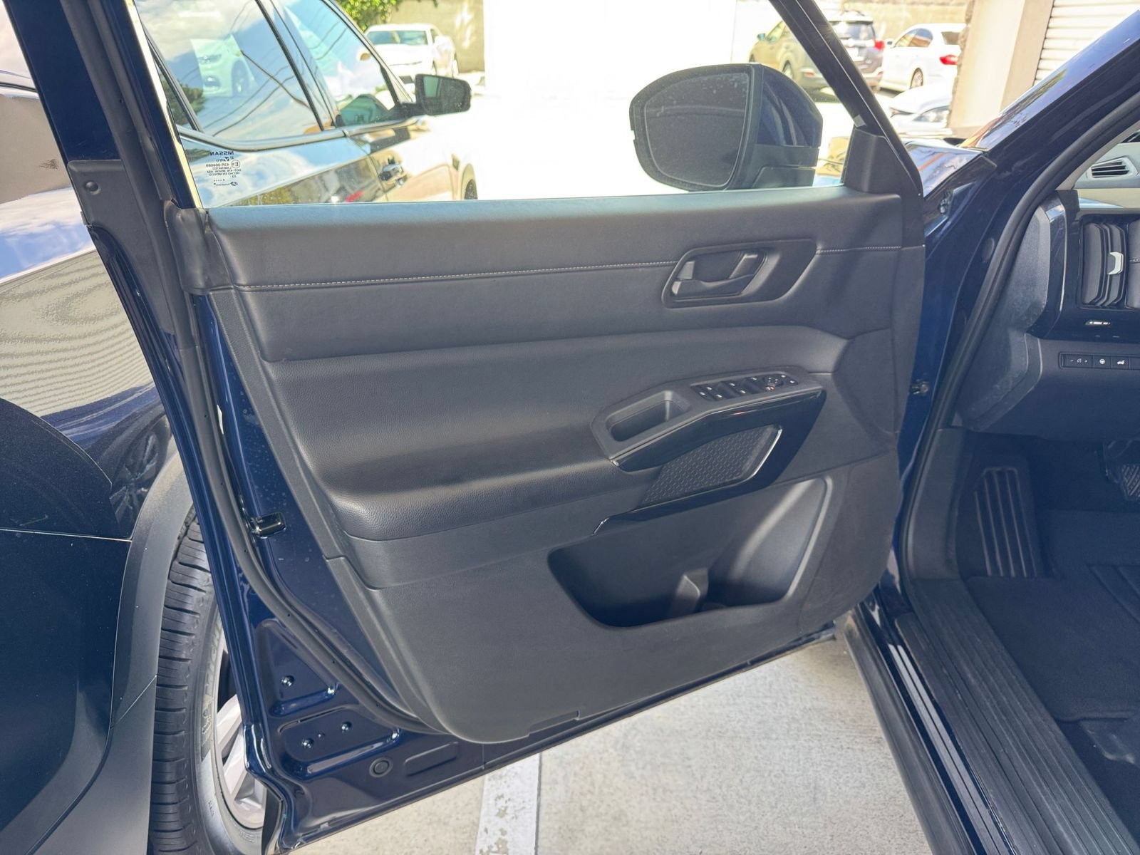 Used 2025 Nissan Pathfinder SV AWD/4WD image 18