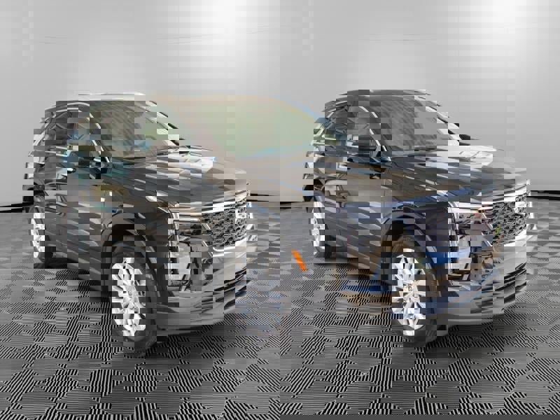 New 2024 Cadillac XT4 Luxury w/ Cold Weather Package
