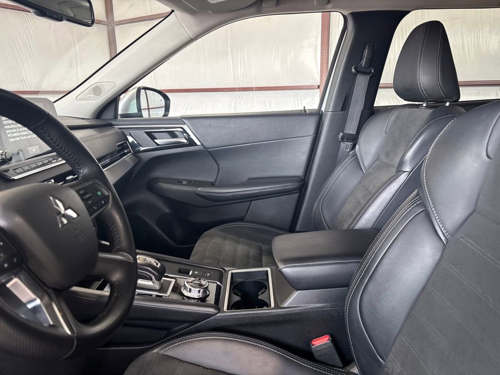 Used 2024 Mitsubishi Outlander SE Black Edition image 11
