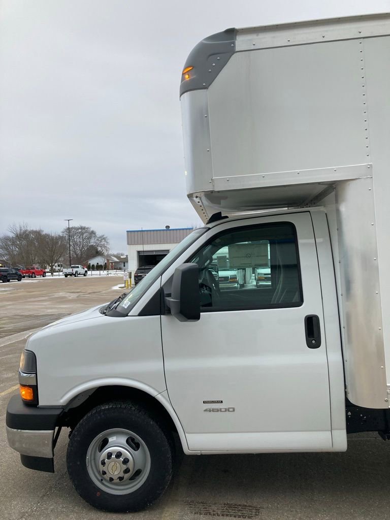New 2025 Chevrolet Express 4500 w/ Power Convenience Package RWD image 4