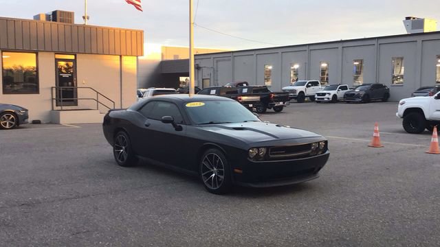 Used 2014 Dodge Challenger SXT image 4