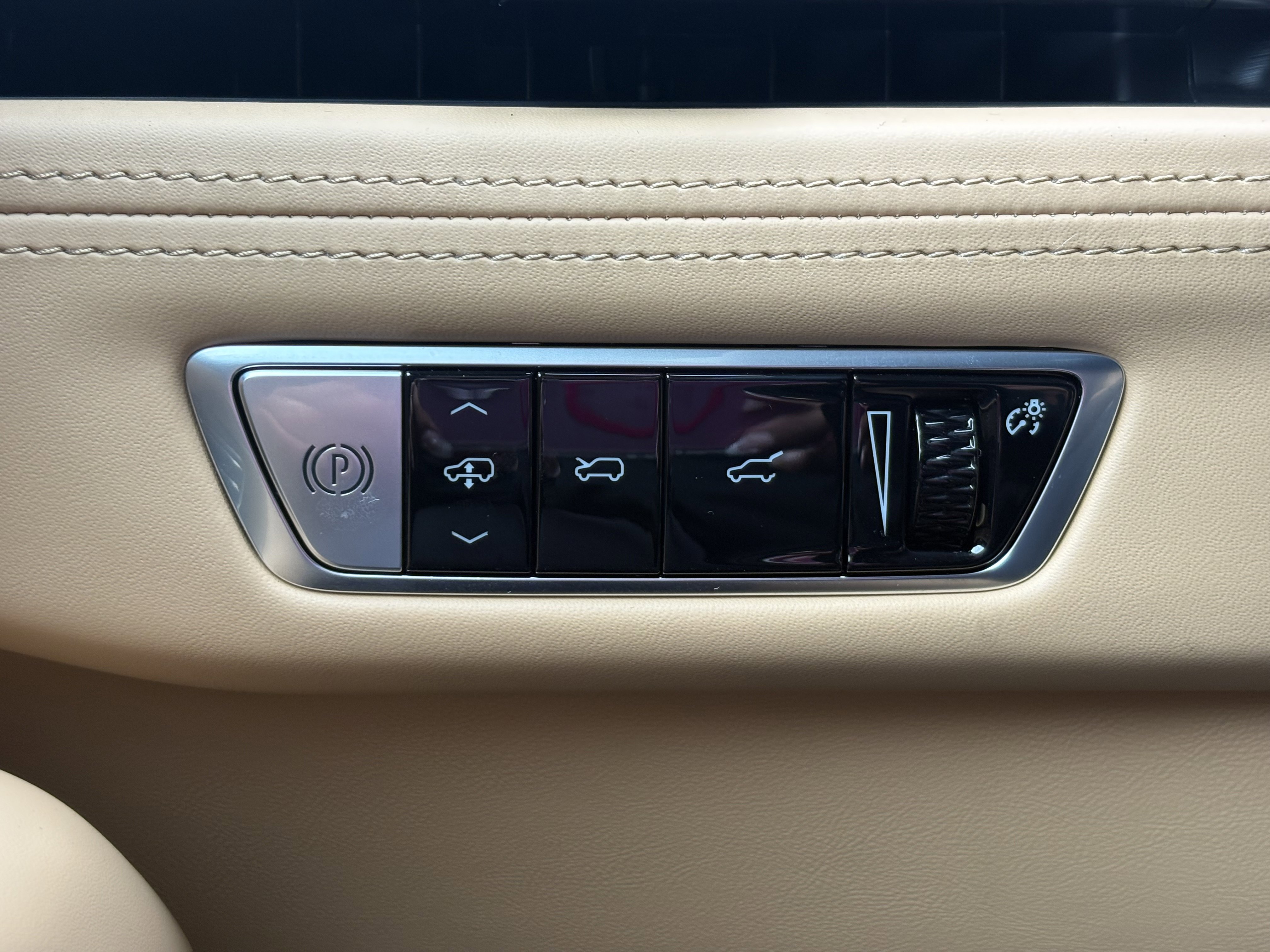 New 2026 Cadillac Escalade IQL Sport 2 w/ LPO, ONYX Package image 25