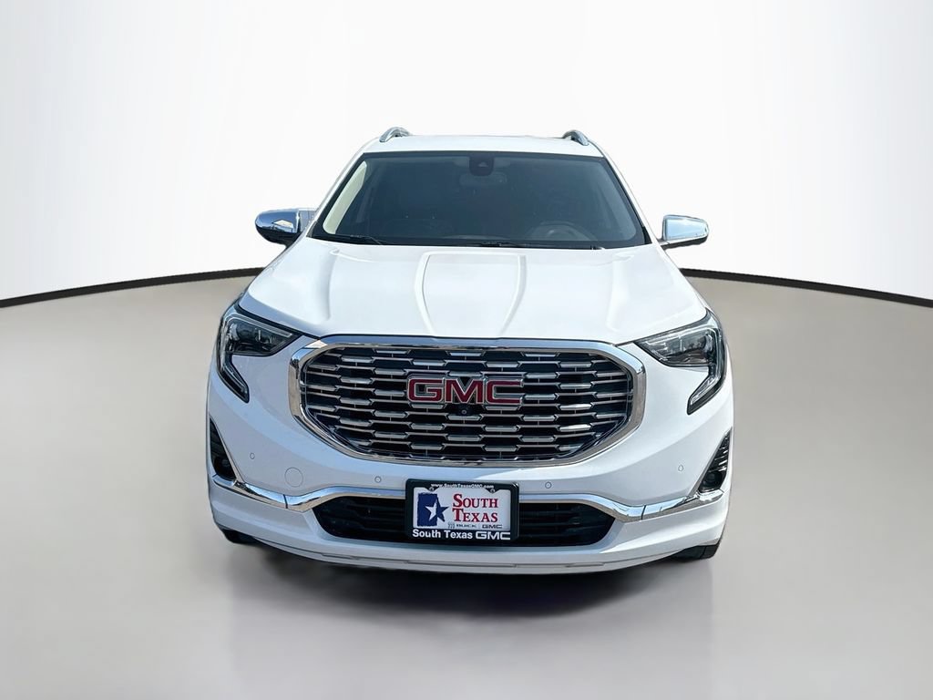 Used 2020 GMC Terrain Denali w/ Denali Premium Package FWD image 2