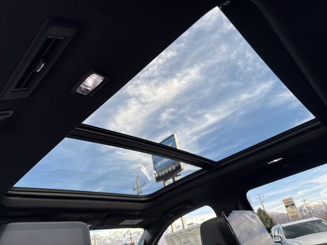 New 2026 Chevrolet Suburban High Country image 18