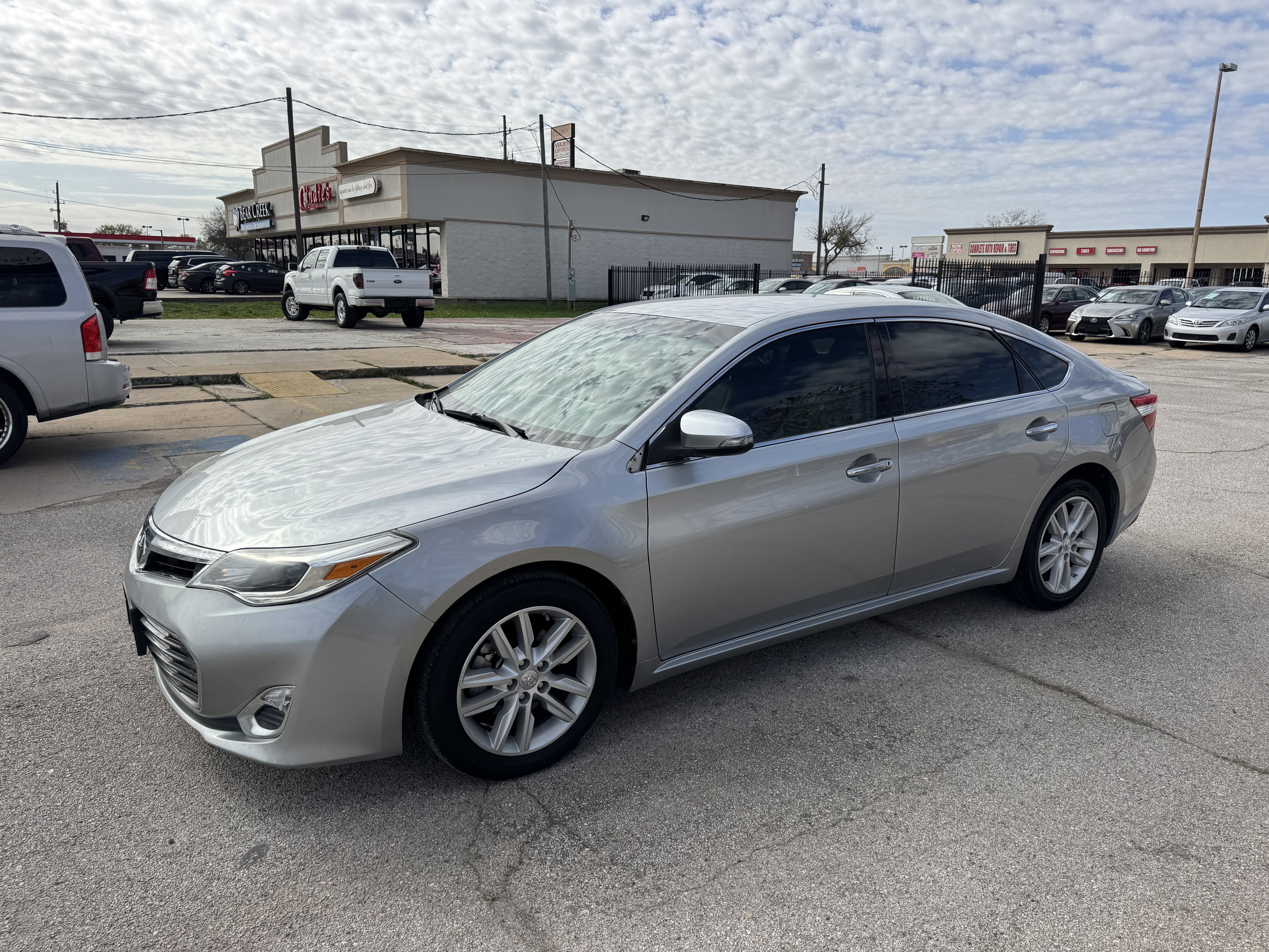 Used 2015 Toyota Avalon XLE FWD image 8