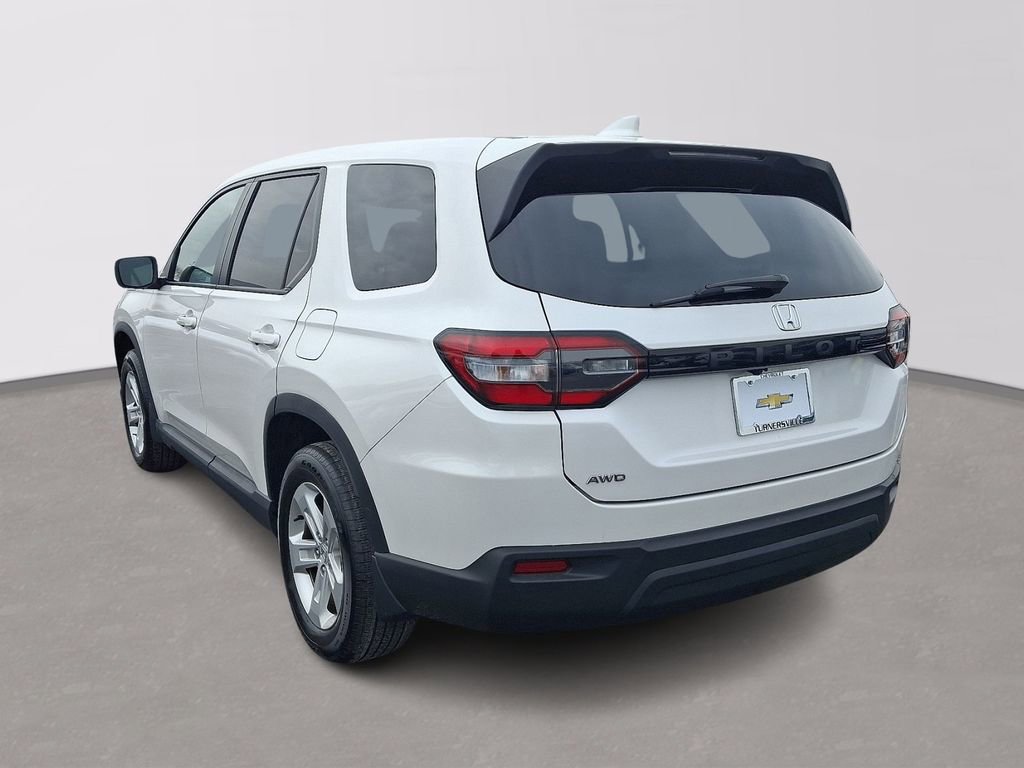 Used 2023 Honda Pilot LX image 4