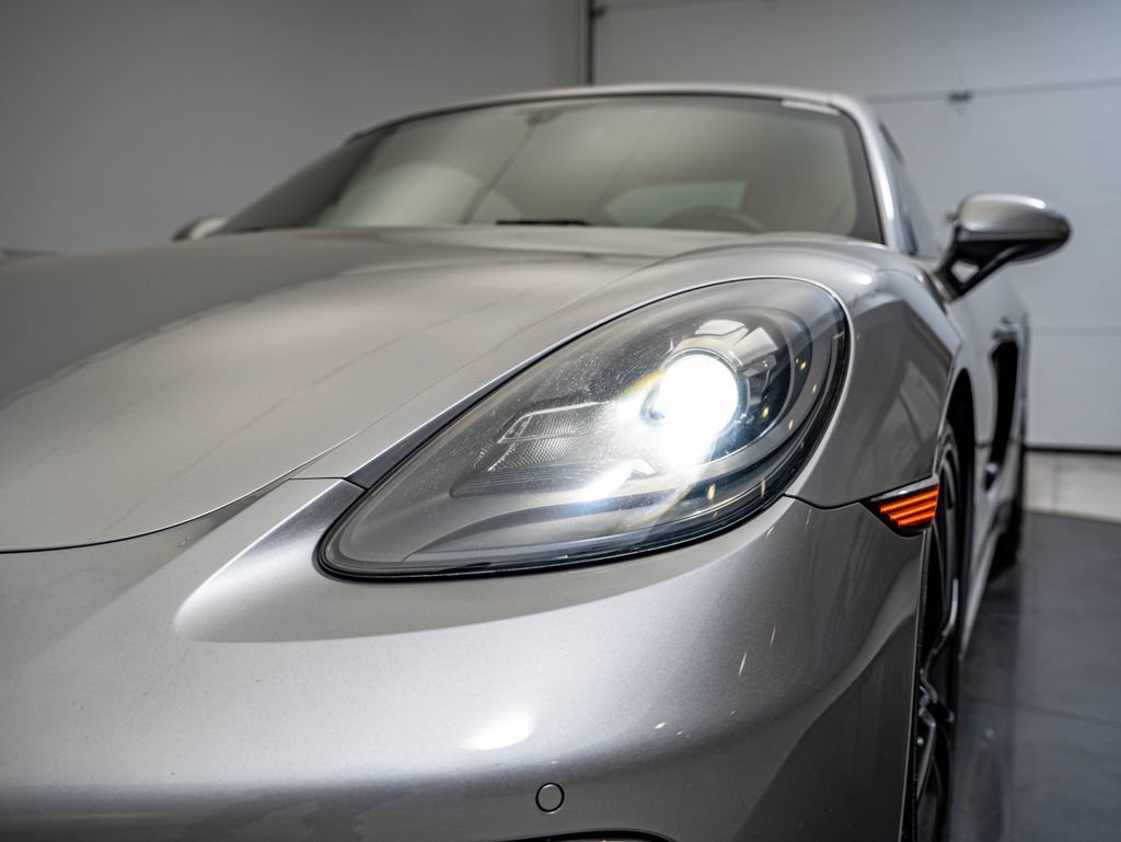 Used 2017 Porsche 718 Cayman RWD image 15