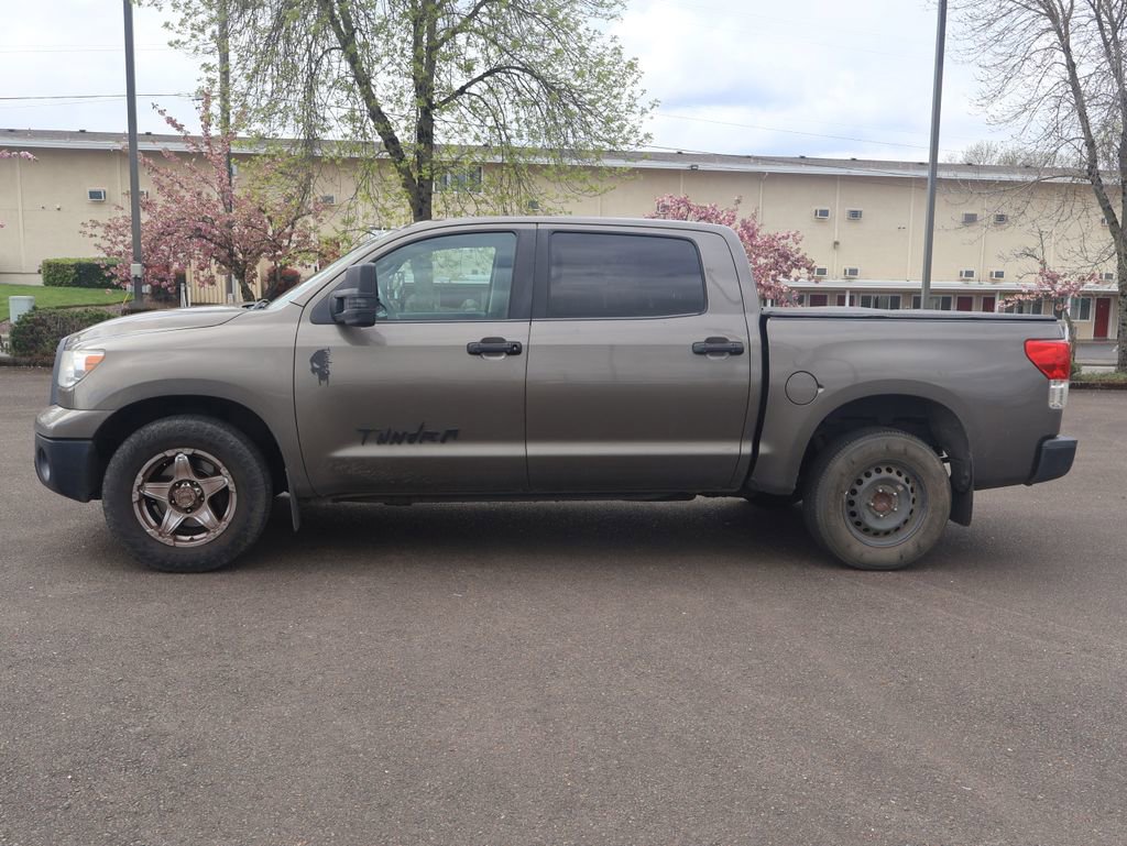 Used 2013 Toyota Tundra 4x4 CrewMax w/ Tow Pkg image 3