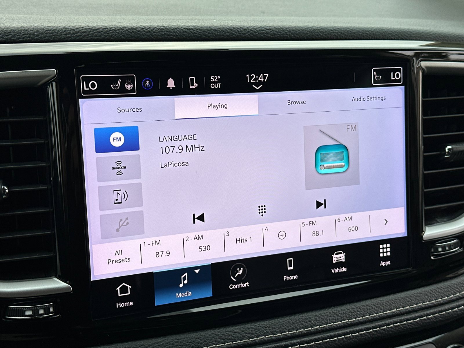 Used 2023 Chrysler Pacifica Touring-L image 18