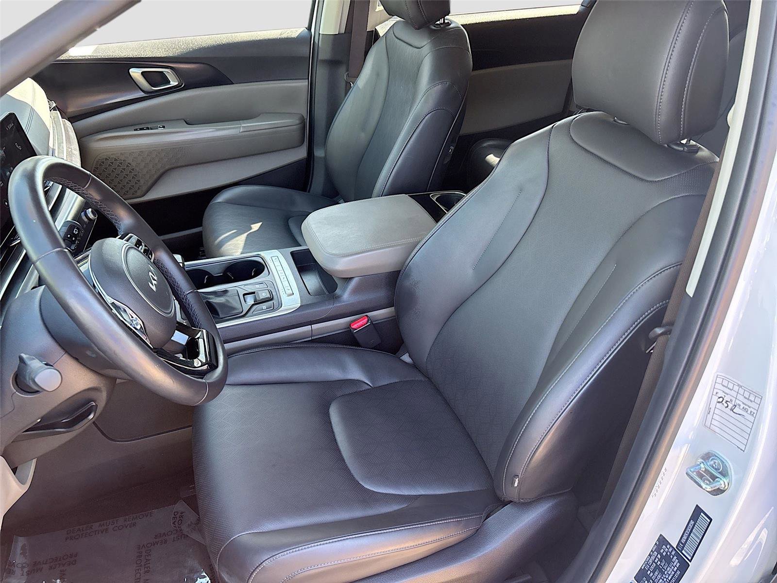 Used 2025 Kia Carnival FWD image 24