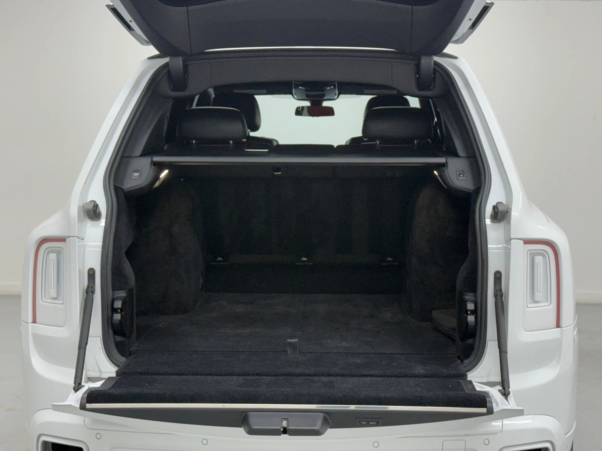 Used 2020 Rolls-Royce Cullinan image 46