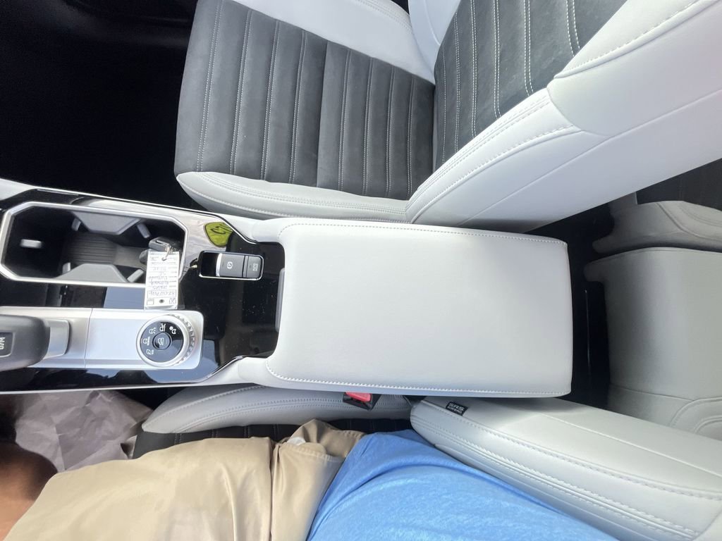 New 2025 Mitsubishi Outlander SE image 21