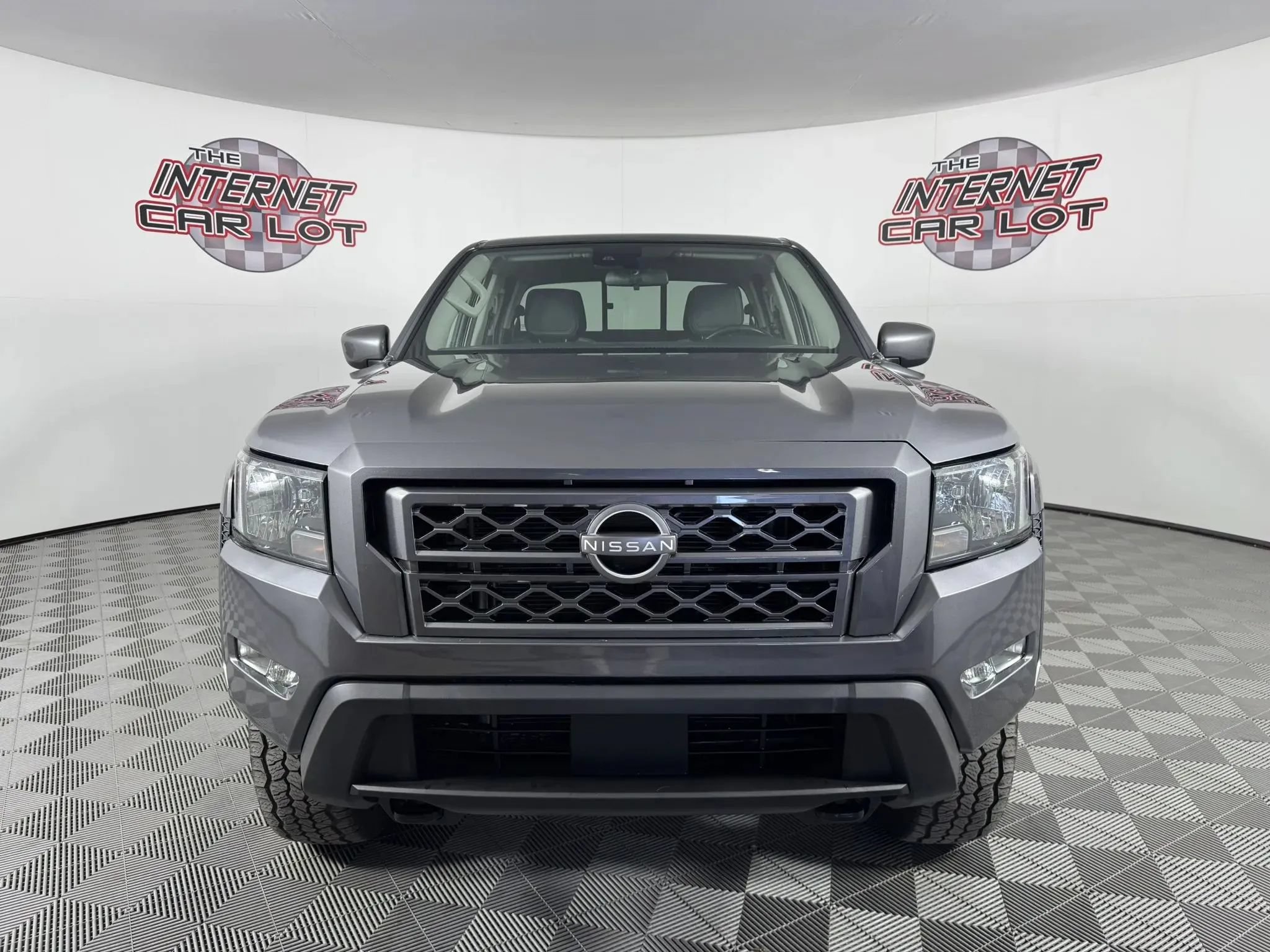 Used 2022 Nissan Frontier SV w/ Technology Package AWD/4WD image 2