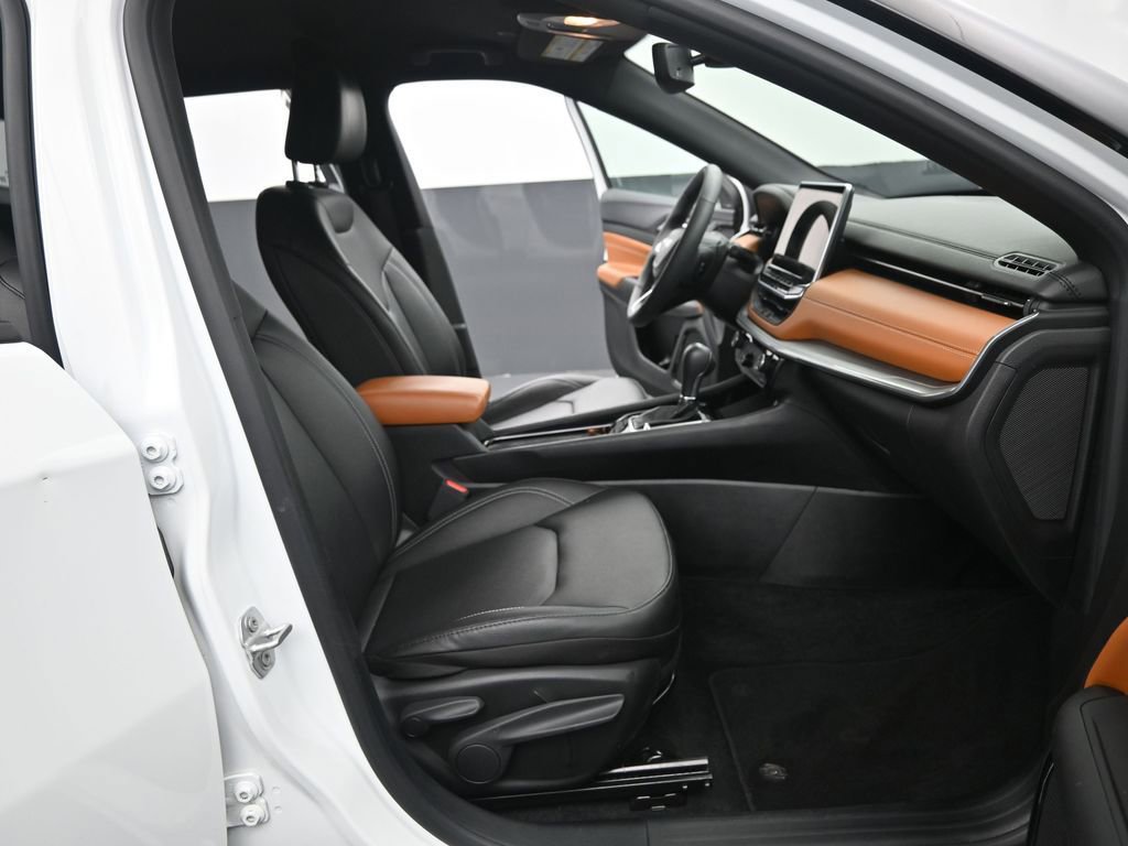 Used 2025 Jeep Compass Limited image 18