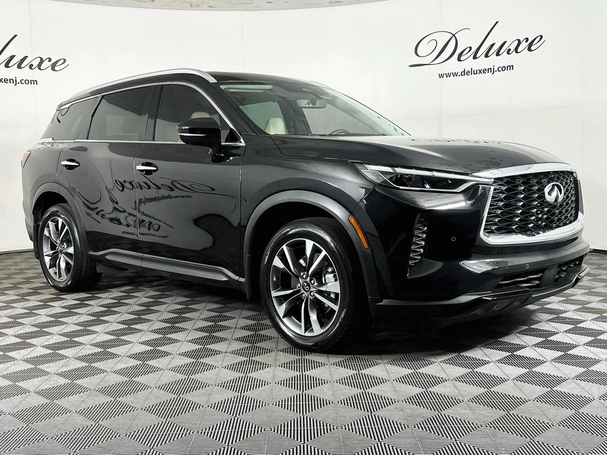 Used 2023 INFINITI QX60 Luxe w/ Performance Audio Package AWD/4WD image 1