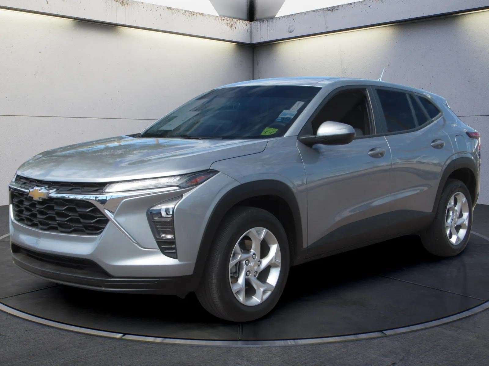 Used 2024 Chevrolet Trax LS w/ LS Convenience Package FWD image 1