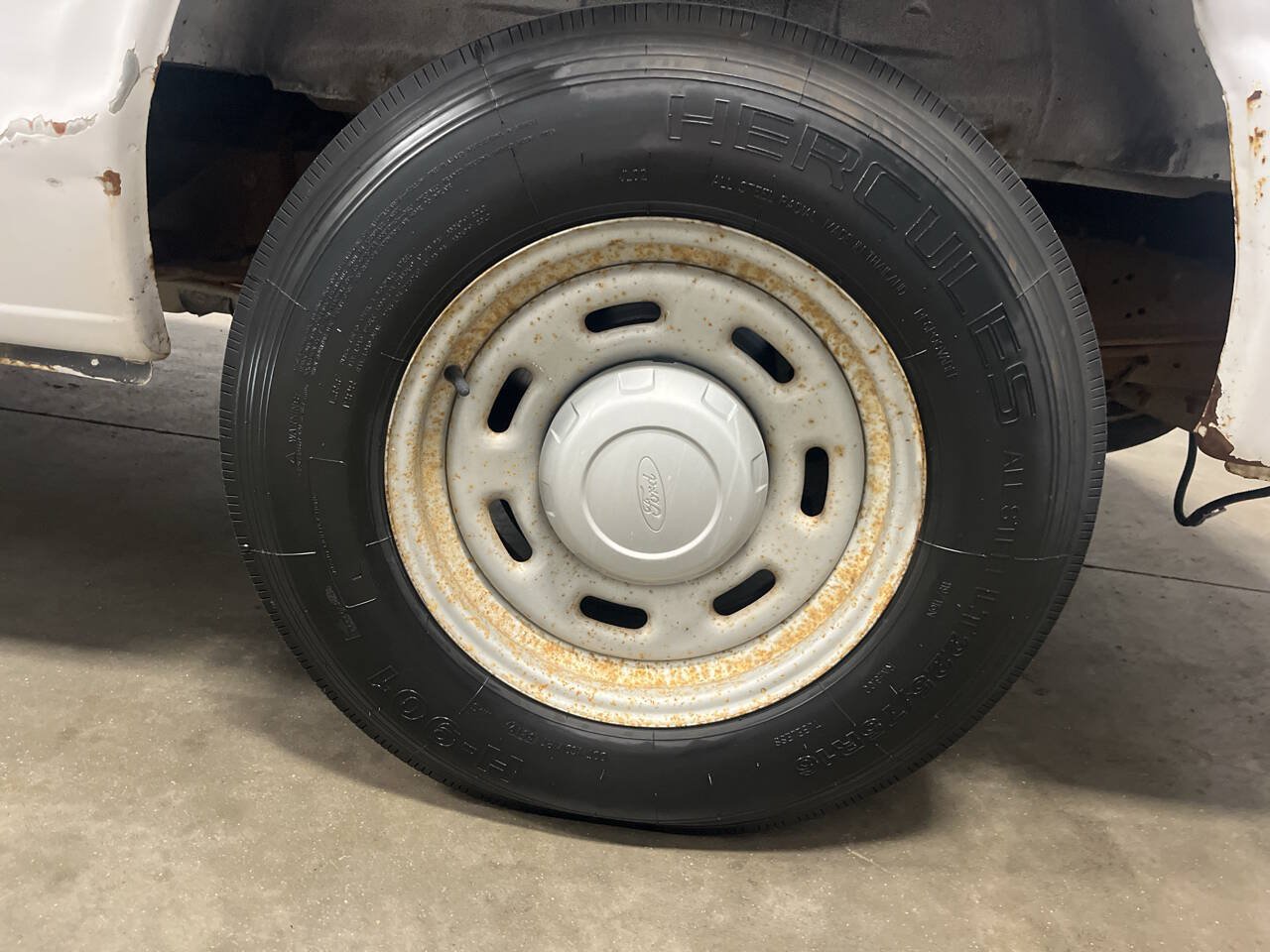 Used 2005 Ford E-150 and Econoline 150 RWD image 9