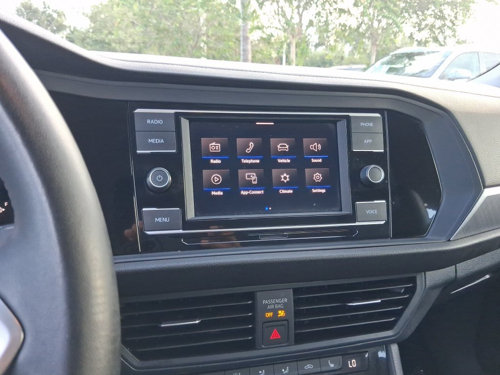 Used 2023 Volkswagen Jetta SE FWD image 23