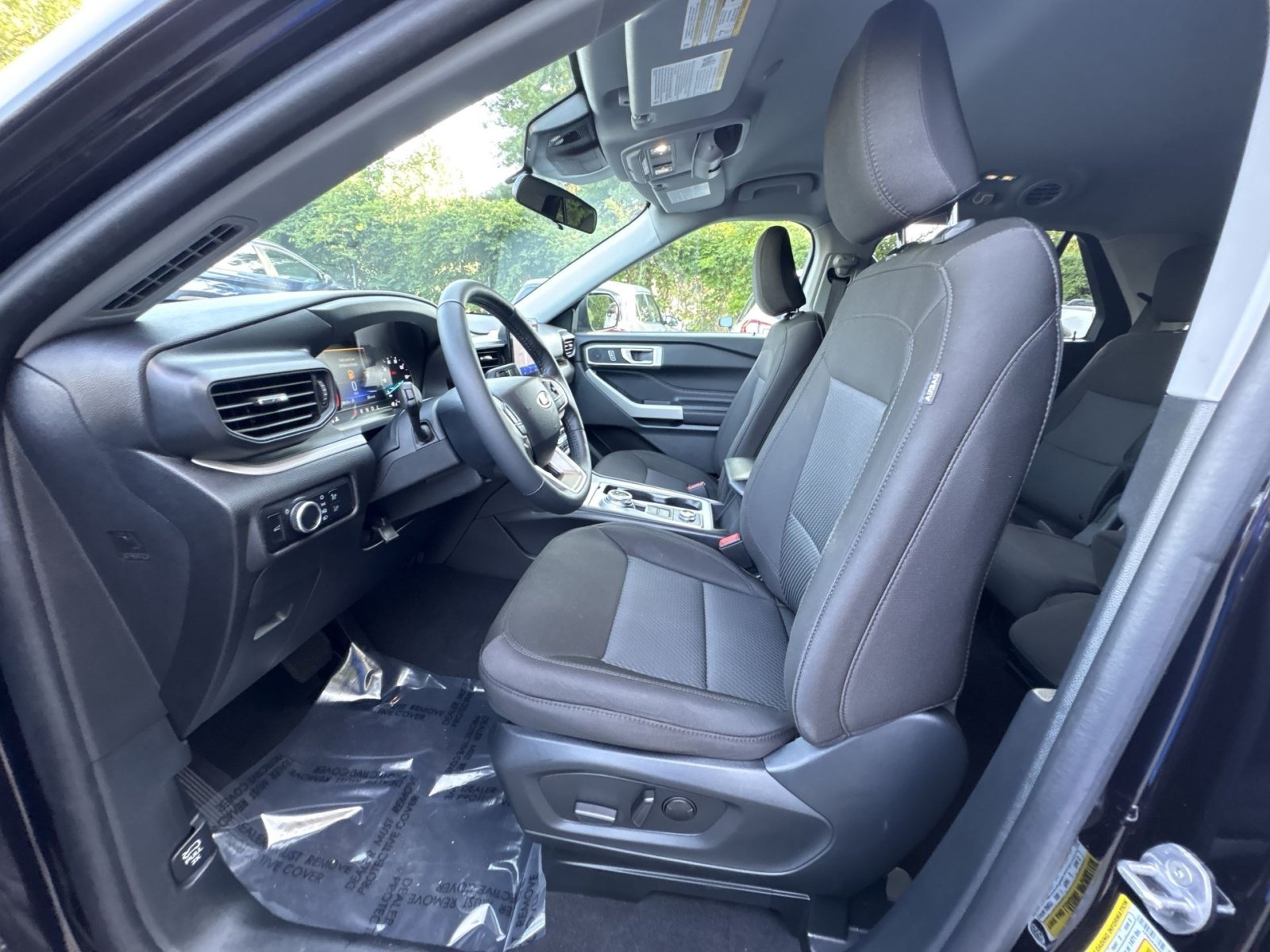 Used 2023 Ford Explorer XLT AWD/4WD image 13