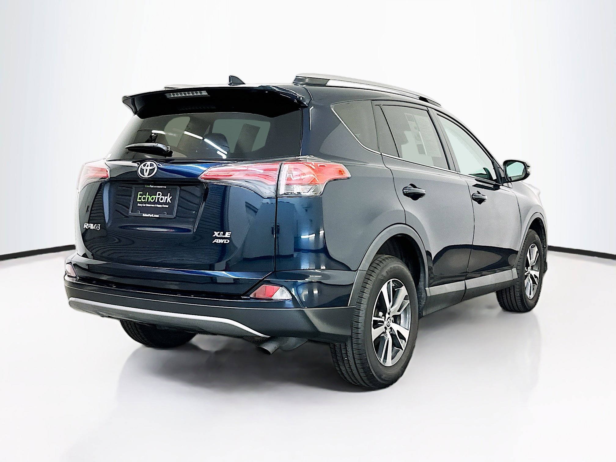 Used 2018 Toyota RAV4 XLE AWD/4WD image 9