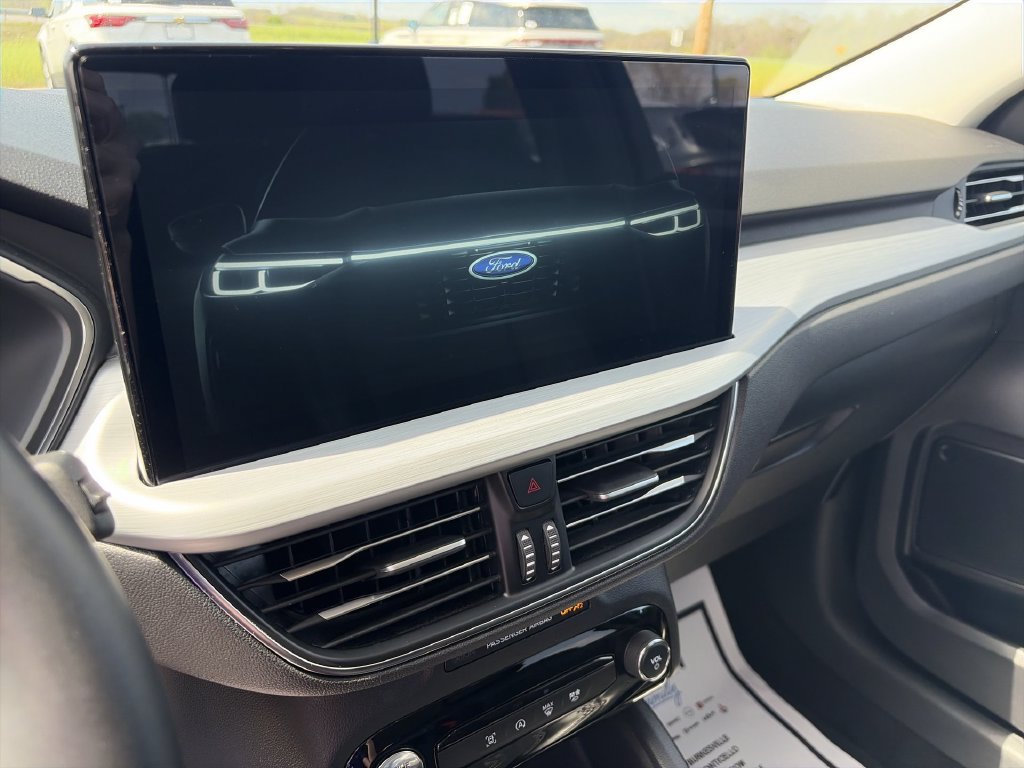 Used 2025 Ford Escape Platinum AWD/4WD image 16