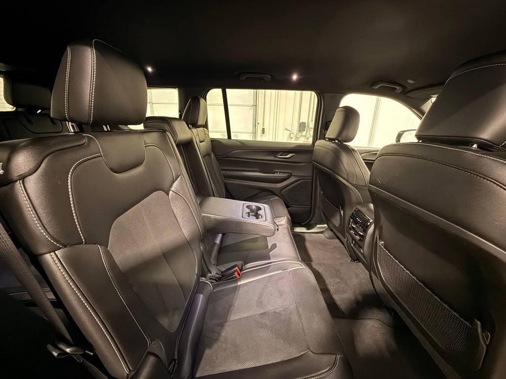 Used 2024 Jeep Grand Cherokee L Laredo image 30